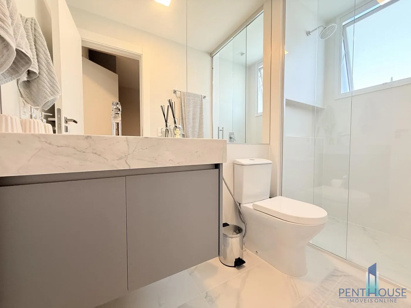 Imagem Apartamento Zona Central para Venda em Balneário Camboriú, CENTRO, 3 dormitórios, 3 suítes, 4 banheiros, 2 vagas