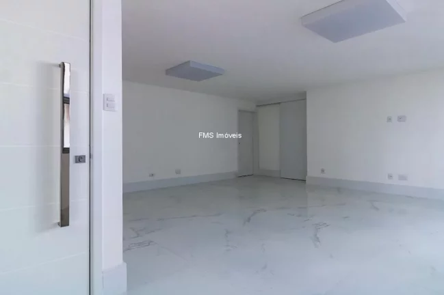 Imagem Apartamento com 4 Quartos e 2 Suítes em Santa Cecília, São Paulo - 120m² - Imperdível!