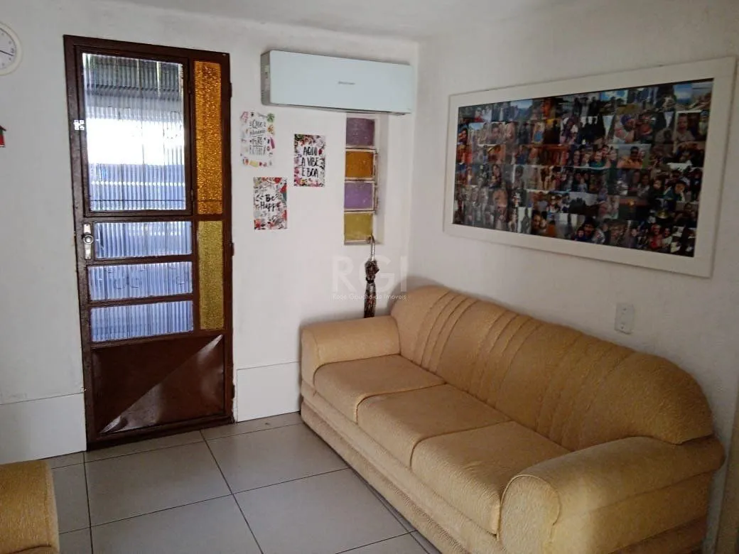 Imagem Casa para Venda - 140m², 5 dormitórios, 2 vagas - Cavalhada, Porto Alegre