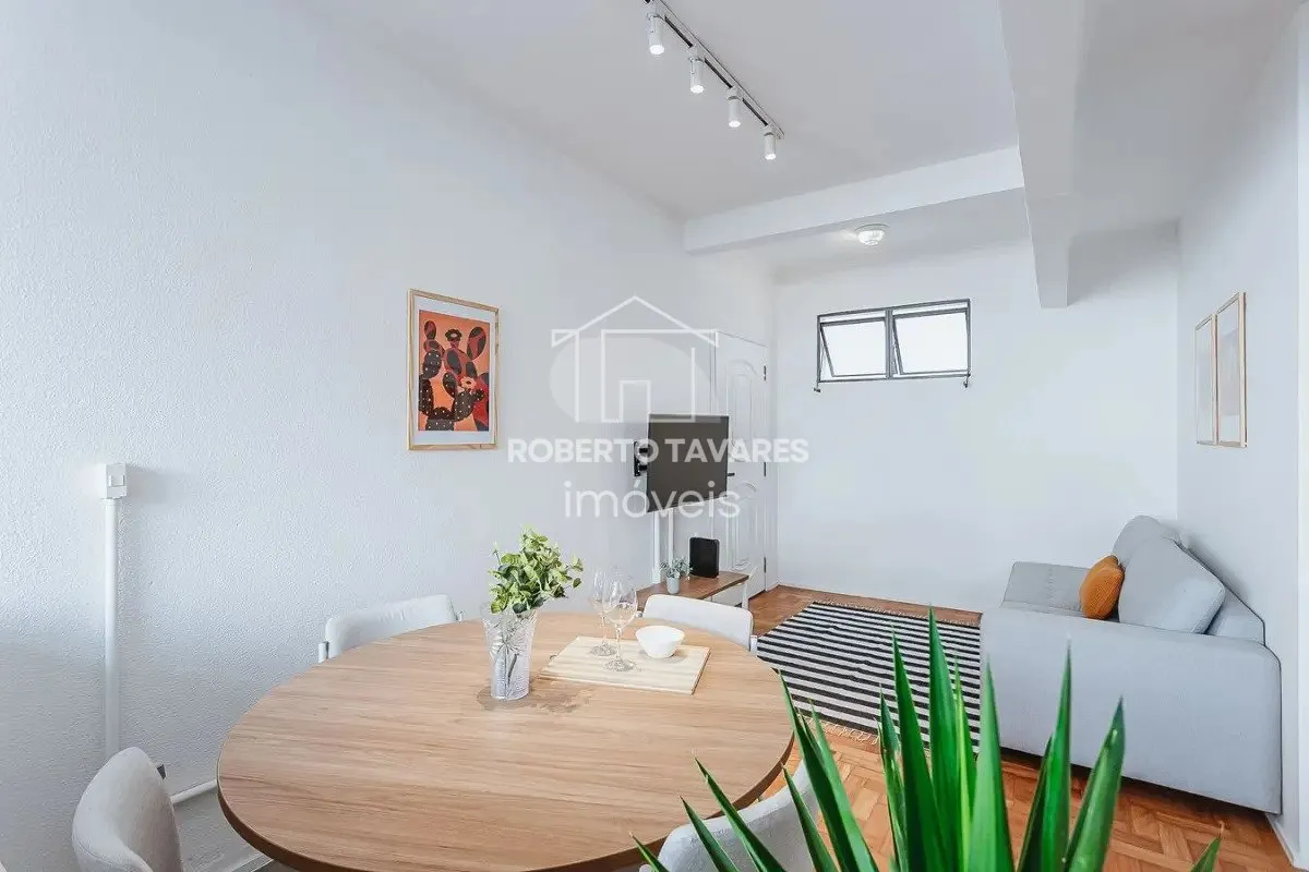 Imagem Apartamento mobiliado com 4 quartos, 2 suítes, 4 banheiros e 1 vaga de garagem.