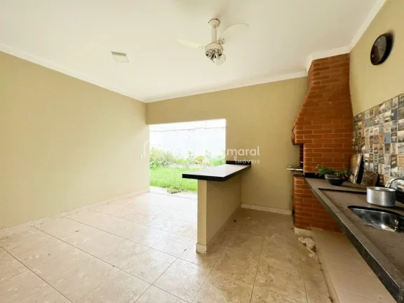 Imagem Casa térrea com 3 quartos, sendo 3 suítes, sala de estar, sala de jantar, área gourmet com churra...