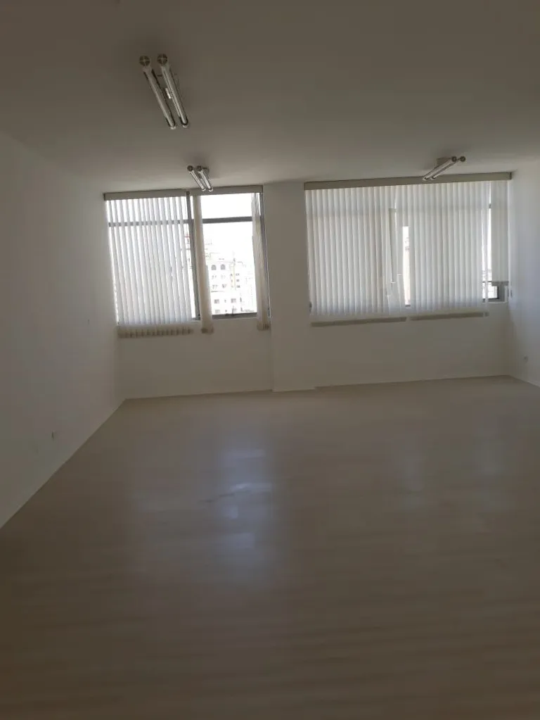 Imagem Sala comercial de 60m² para venda ou locação no Centro de Santo André-SP! Confira!