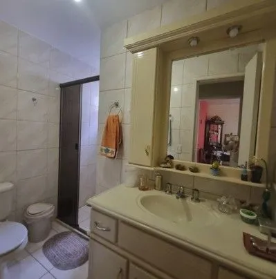 Imagem Apartamento de 2 dormitórios, semi mobiliado, ensolarado para venda no bairro Cidade Baixa em Porto Alegre/RS.