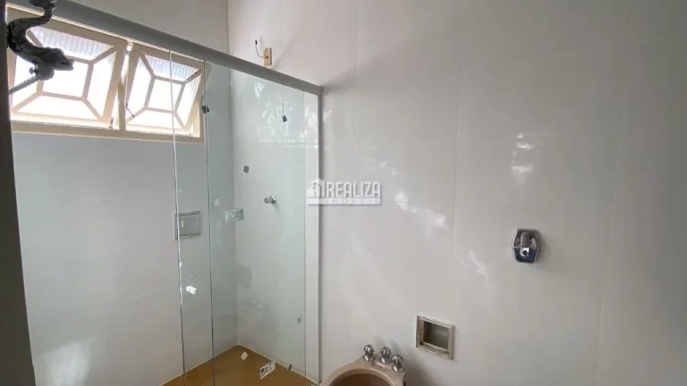 Imagem Casa com 6 dormitórios no bairro Fabrício em Uberaba