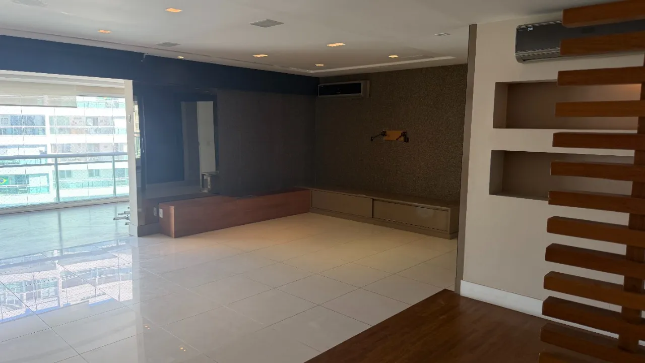 Imagem Excelente apartamento de frente à venda na Barra da Tijuca, dispondo de 157 m² de área construíd...