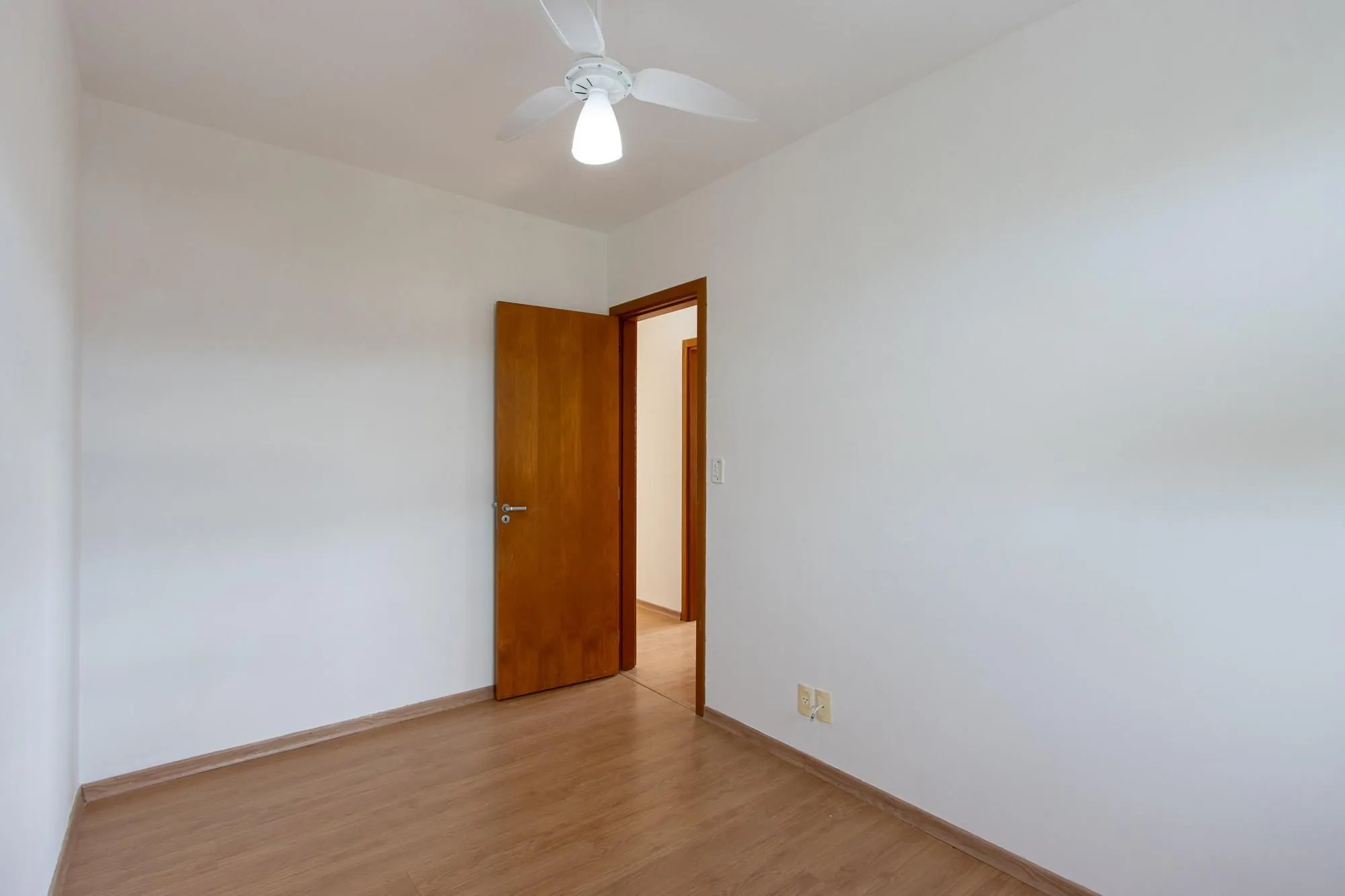 Imagem Apartamento de 3 dormitórios, 1 banheiro e uma vaga de garagem.