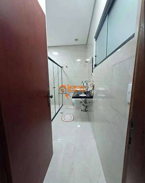 Imagem Sobrado com 3 dormitórios à venda, 300 m² por R$ 850.000,00 - Jardim Rosana - Guarulhos/SP
