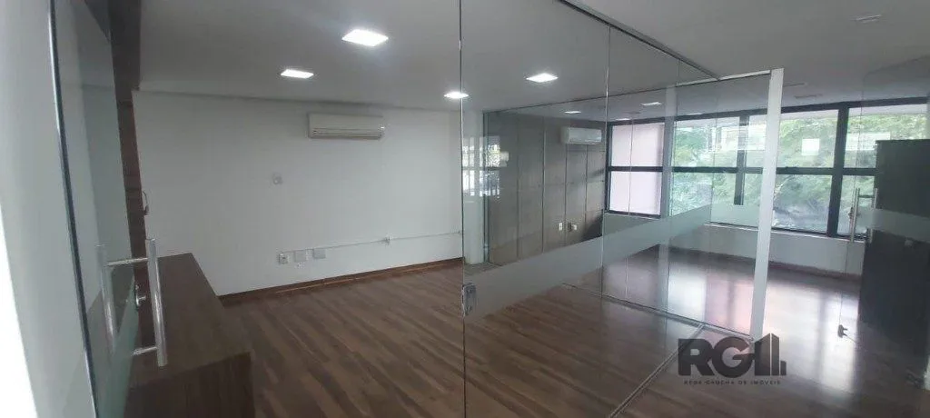 Imagem Loja com 113m² de área privativa no Bairro Três Figueiras