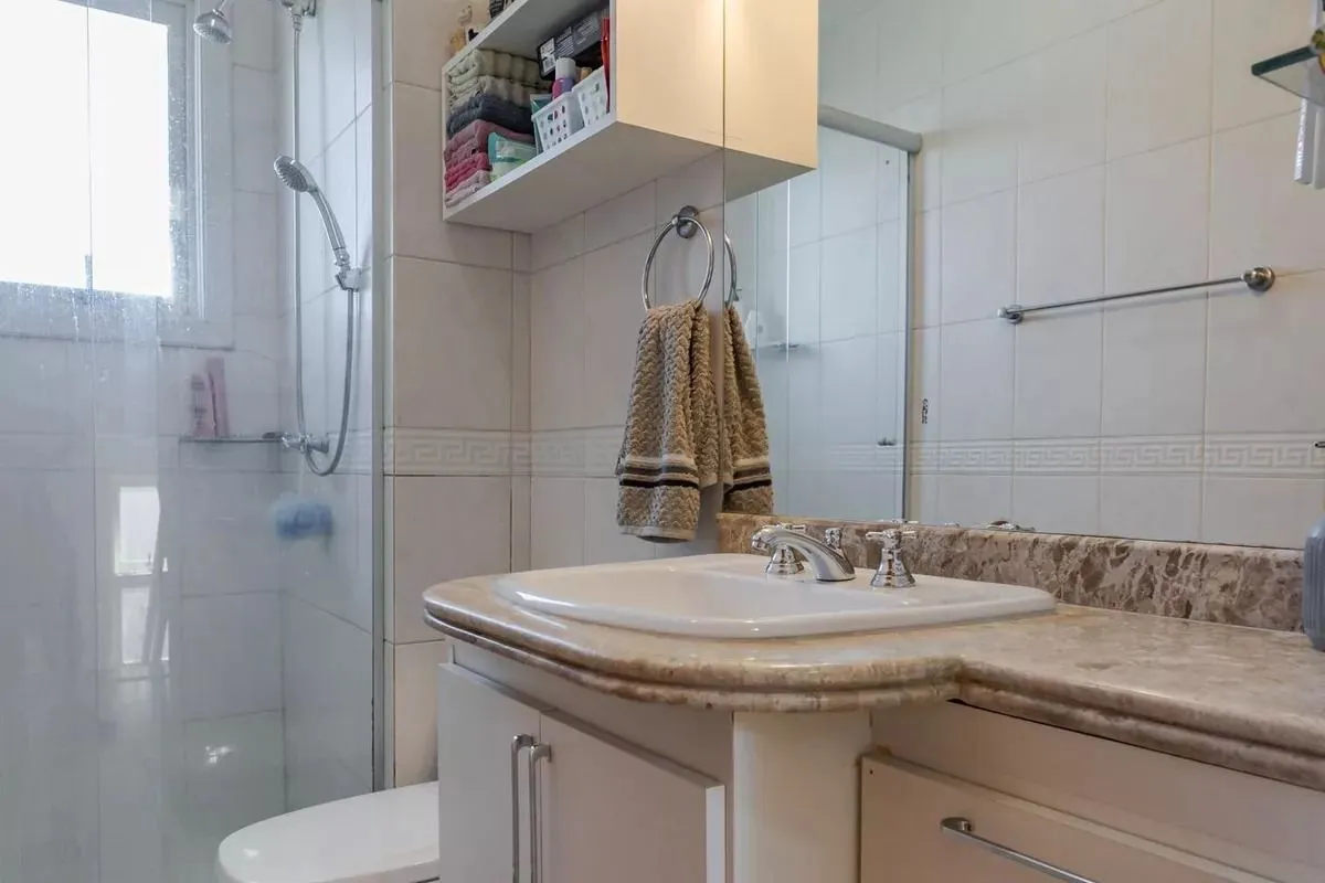 Imagem Casa em condomínio com 3 dormitórios, suíte e 2 vagas