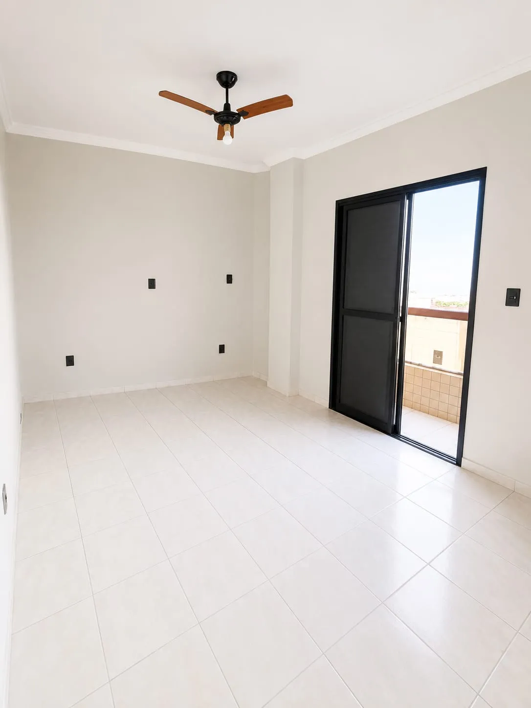 Imagem Moderno Apartamento na Praia Grande - TUPI