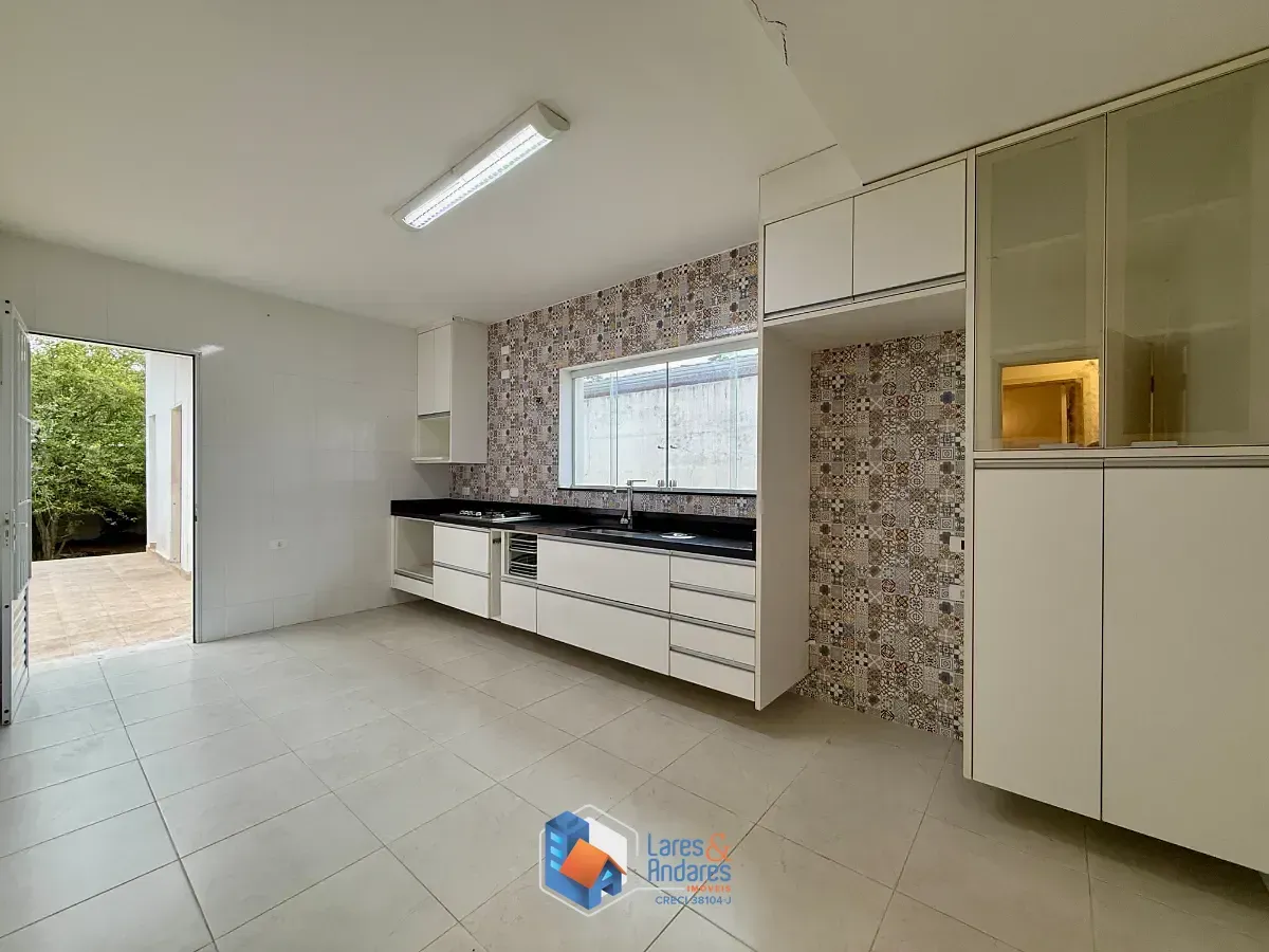 Imagem Sobrado para venda em Veleiros com 4 quartos, sendo 1 suíte, 235m²