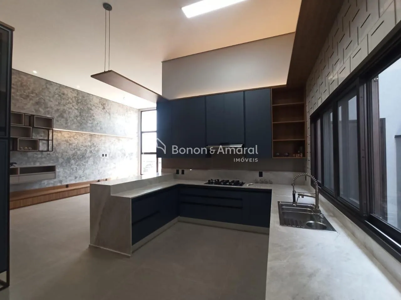 Imagem LINDÍSSIMA CASA EM CONDOMÍNIO
