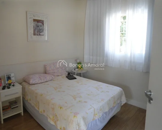 Imagem Encante-se com esta linda casa de acabamento impecável, localizada em um dos melhores condomínios ...