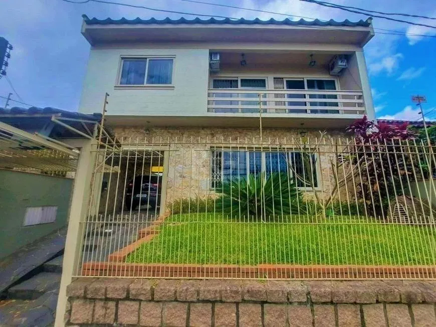 Imagem Excelente casa com 3 dormitórios e 3 vagas de garagem