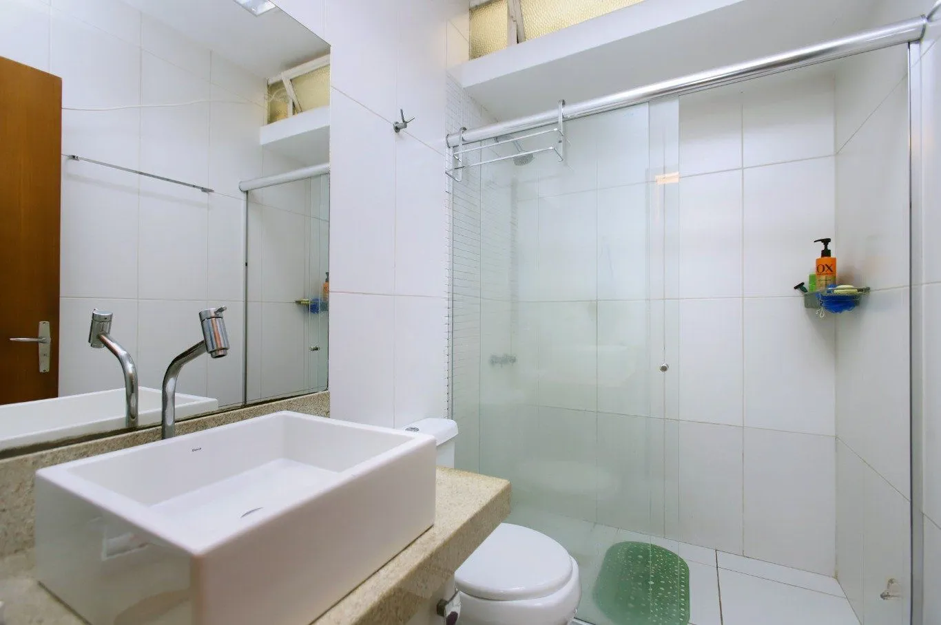 Imagem Casa com Edícula nos fundos, total de 5 dormitórios no Bairro gloria.