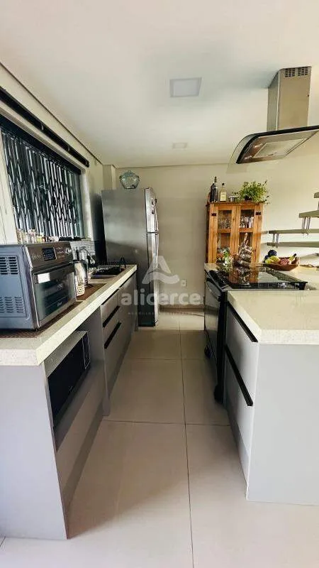 Imagem Oportunidade Única - Casa à Venda com Piscina I 2 Dormitórios I 1 Suíte I 2 Vagas de Garagem - em Areias do meio Governados Celso Ramos - SC