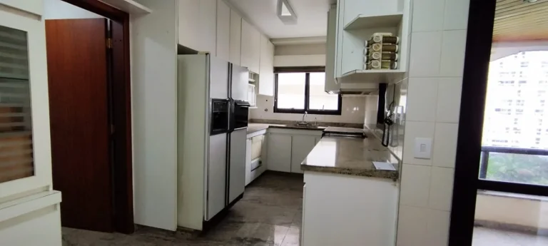 Imagem Apartamento 210 M², 4Q, 3 Suítes, 5 Banheiros, 3 Vagas, Varanda Gourmet, Academia, Playground, Quadra, Salão de Festas, Lareira, Suíte com Hidro.