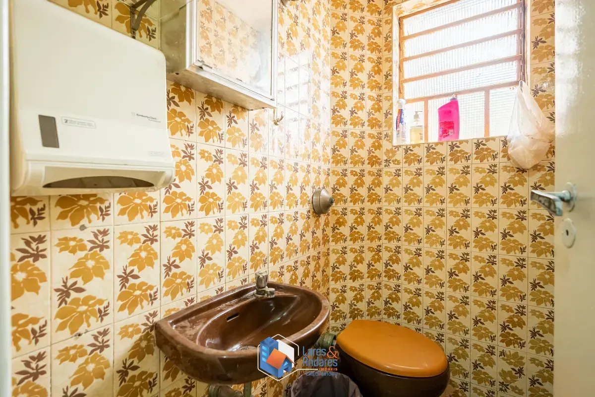 Imagem Sobrado para venda em Vila Santo Antônio com 6 quartos, sendo 1 suíte, 236m²