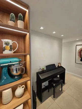Imagem Excelente apartamento reformado com três quartos varanda a venda no caminho das arvores