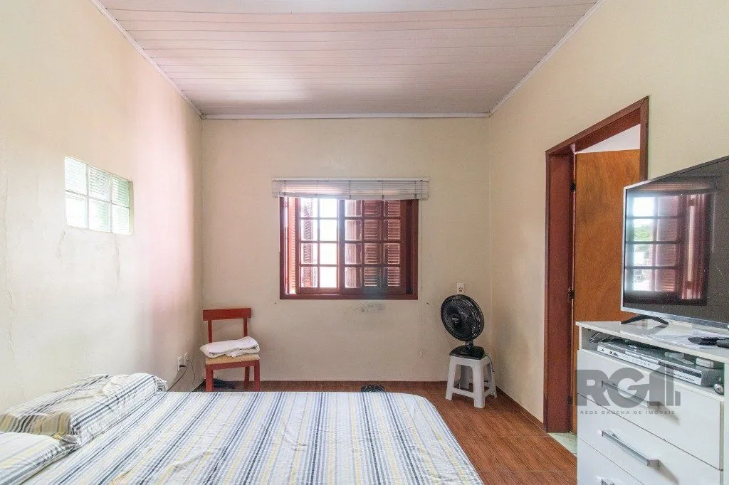 Imagem Casa com 3 dormitórios e 3 vagas no bairro Santa Tereza