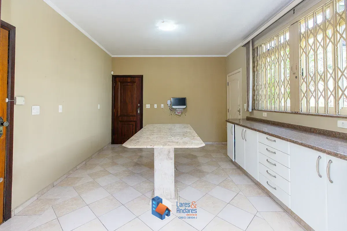 Imagem Casa para venda em Planalto Paulista com 4 quartos, sendo 2 suítes, 332m²