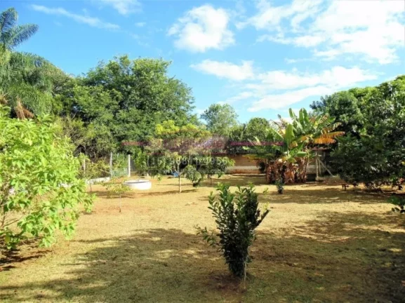 Imagem Chácara com muito verde dentro de condomínio Residencial