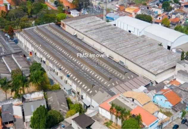 Imagem Galpão Comercial para Locação em Guarulhos-SP, Bairro São Roque: 2 banheiros, 30 vagas de garagem, 5.135m² de área!