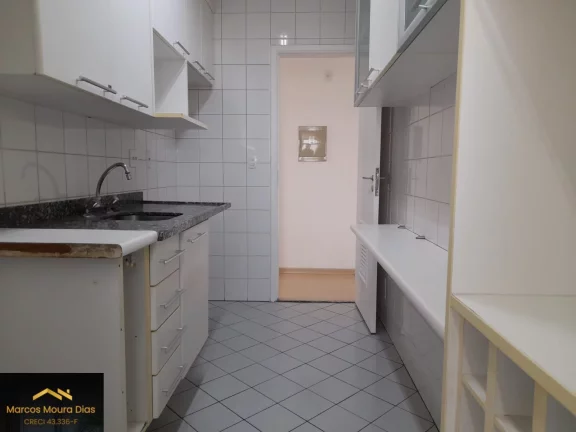 Imagem Apartamento na Pompeia com 2 dormitórios (1 suíte) e 2 vagas, próximo ao Sesc Pompeia. Edifício com portaria 24h e lazer
