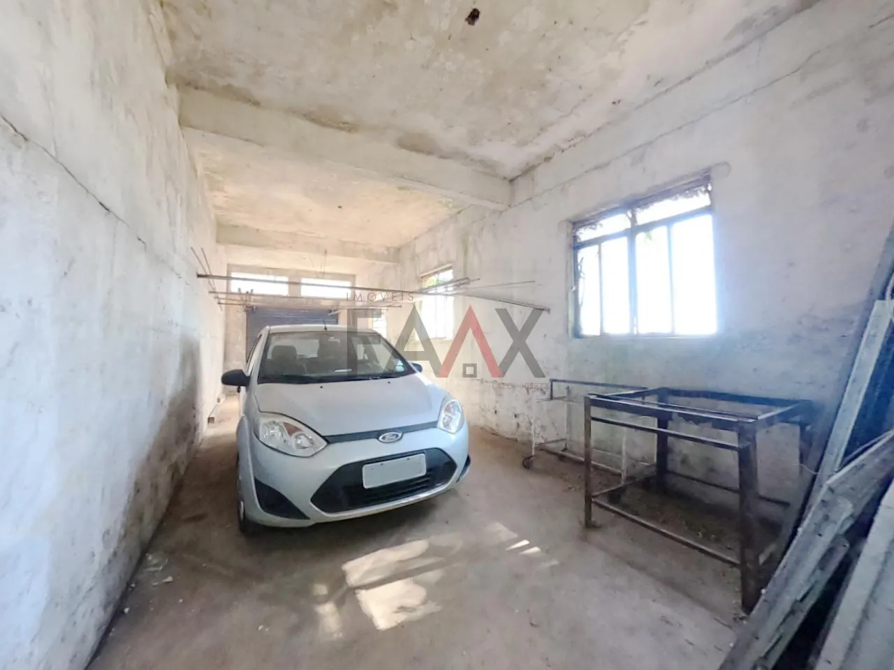 Imagem Sala Comercial no centro com amplo estacionamento próximo a Saldanha Marinho