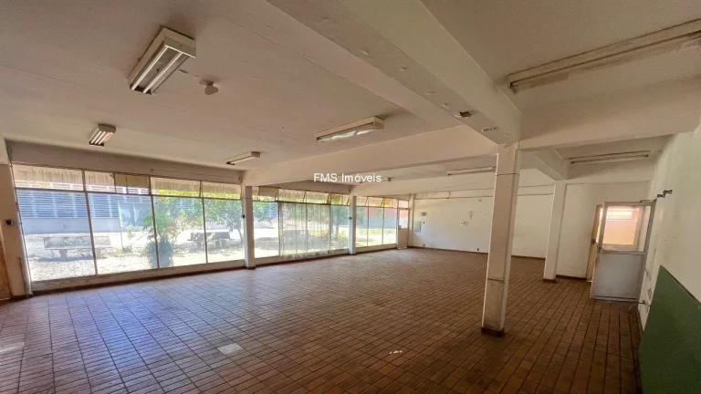 Imagem Galpão com 3565m2 na região de Jurubatuba - SP.