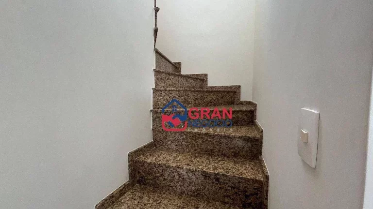 Imagem Sobrado com 3 Quartos para Alugar, 110 m² em Santo Inácio - Curitiba