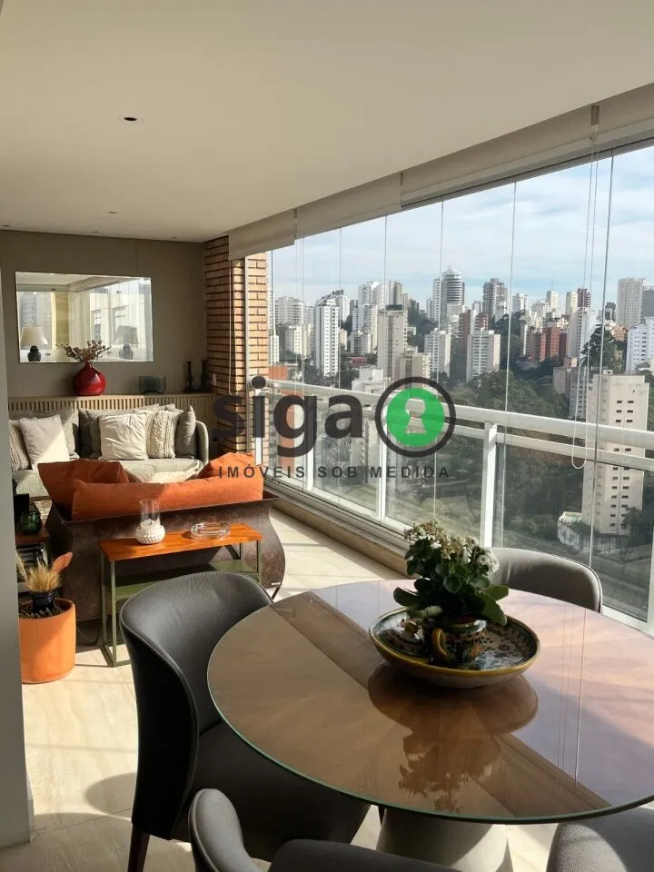 Imagem Apto à Venda com 200m², 3 suites, 4 vagas, Semi mobiliado, andar alto, no Panamby
