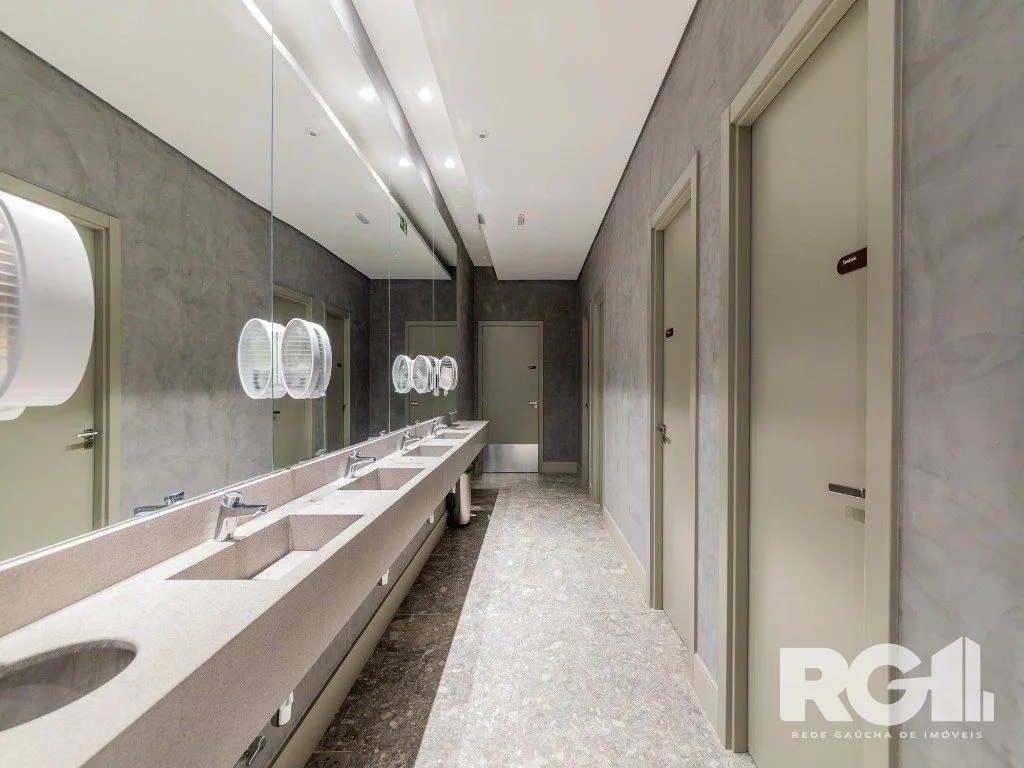 Imagem Loft de alto padrão construtivo no bairro Moinhos de Vento, planta de 29,60 m2 privativos com porcelanato, forro em gesso e aberturas em alumínio com vidros duplos.