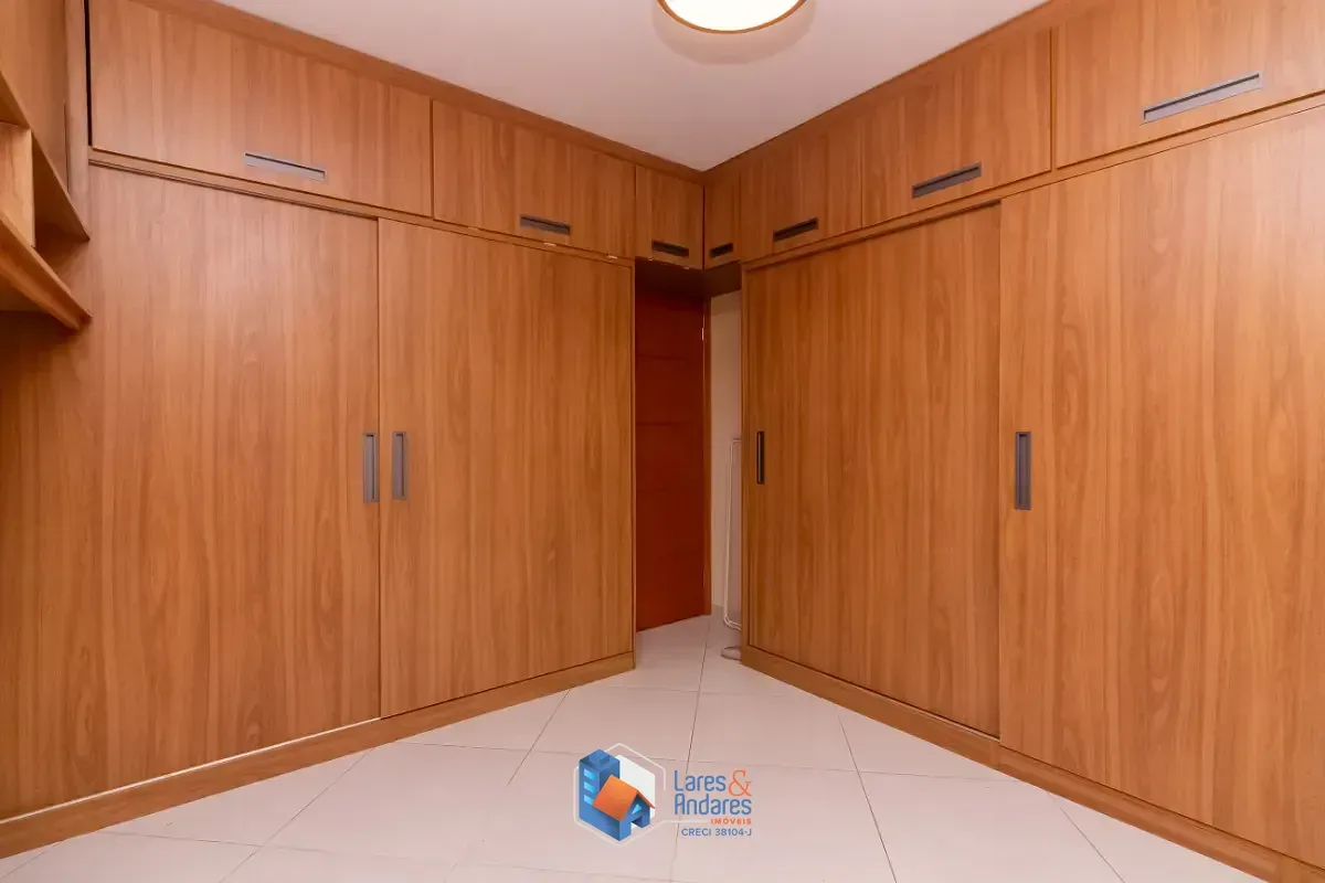 Imagem Casa para venda em Parque São Domingos com 3 quartos, sendo 1 suíte, 220m²