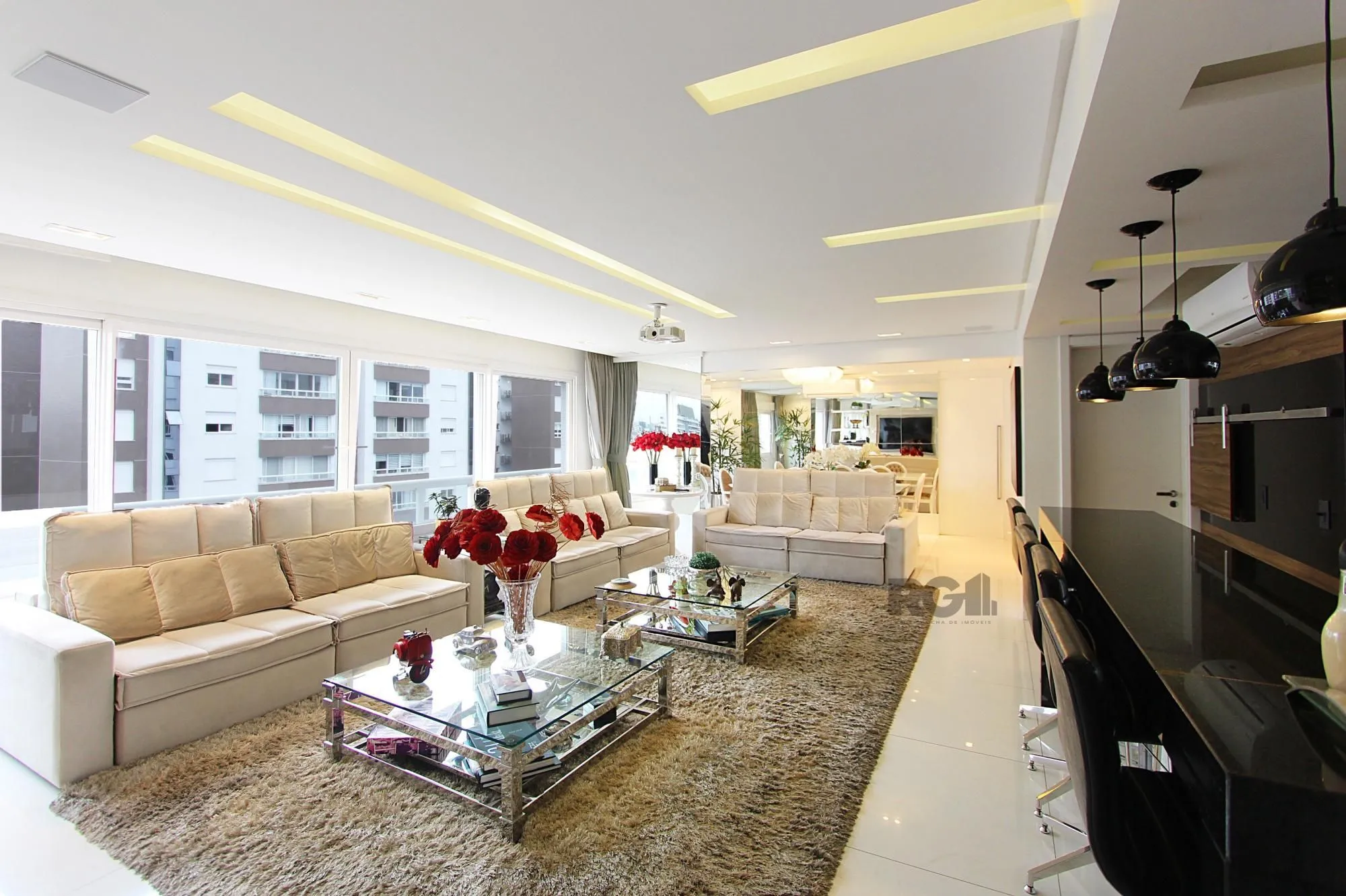 Imagem apartamento de 3 dormitórios, com 3 suítes no bairro Menino Deus