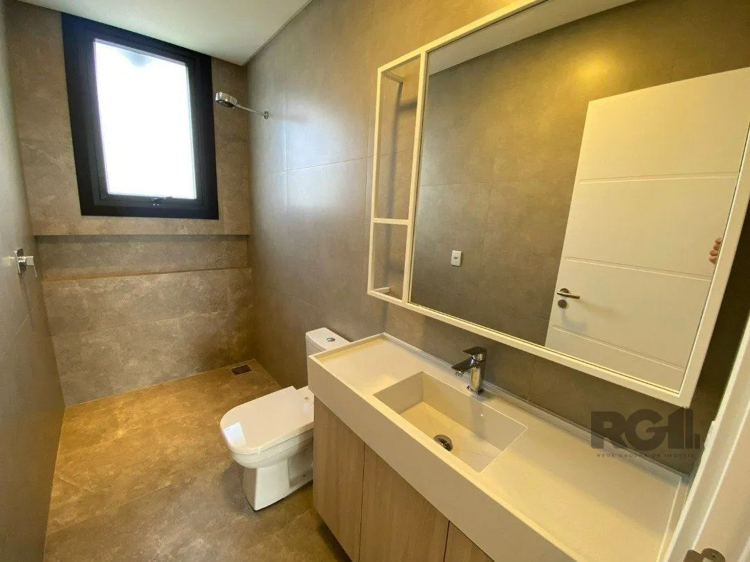 Imagem Sobrado Novo em Condomínio Fechado com 4 suítes e 238m² privativos