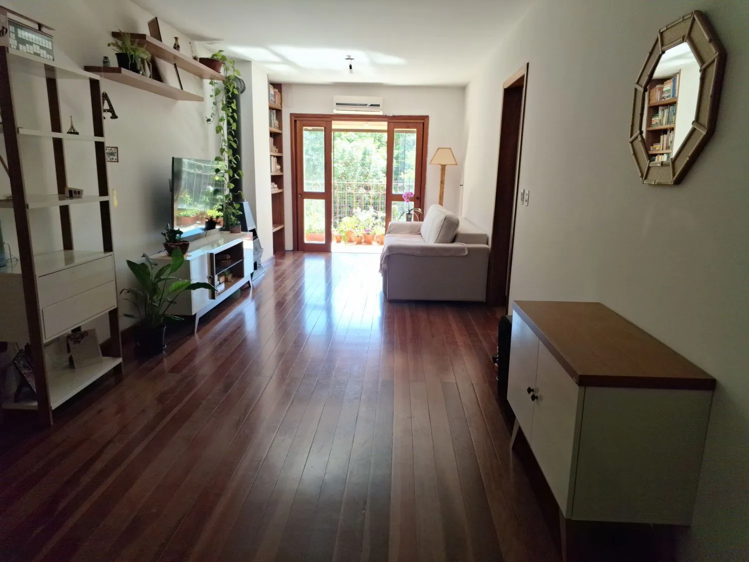 Imagem Apartamento com 03 quartos e 01 vaga escriturada no Bairro Tristeza