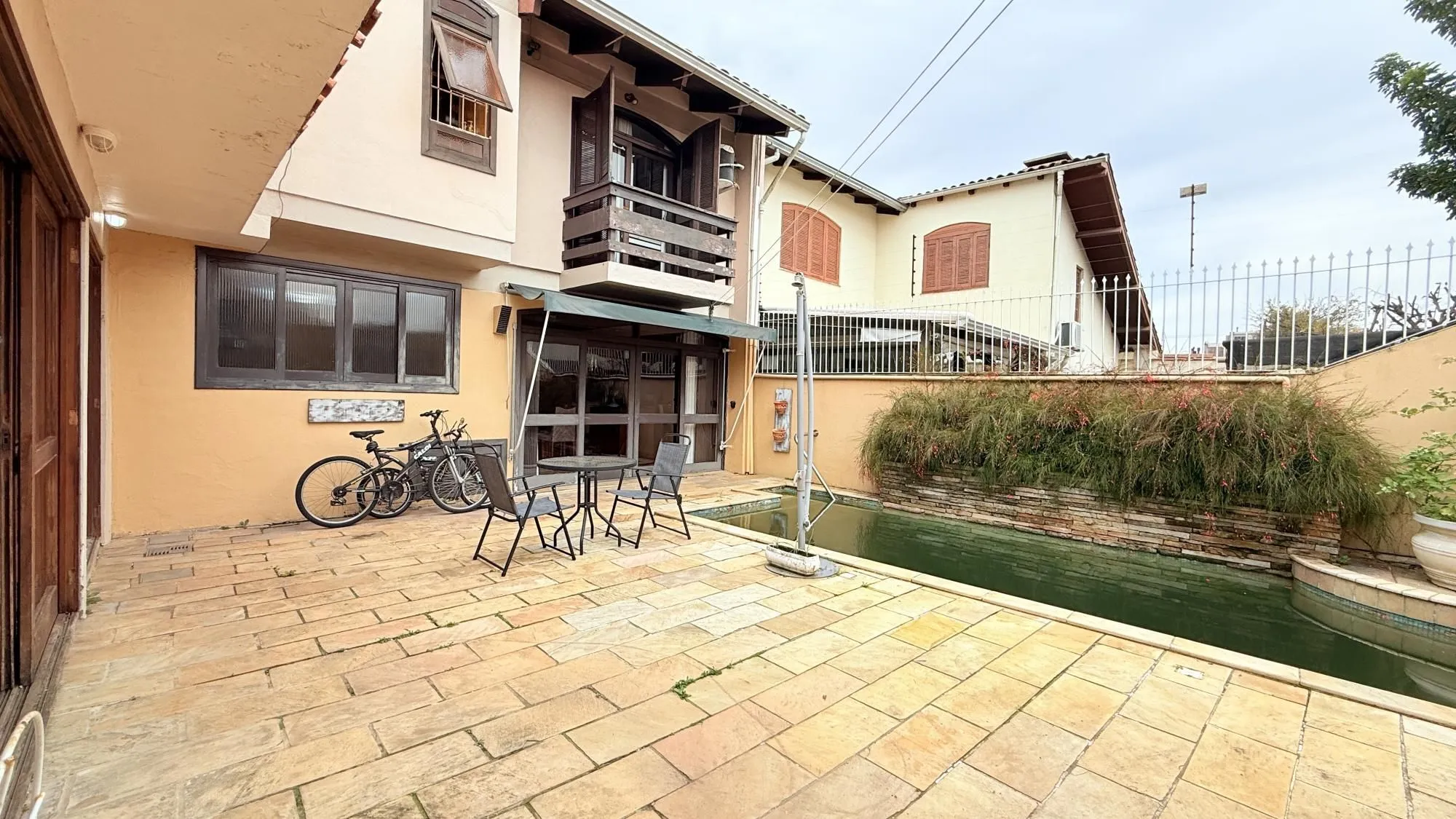 Imagem Casa para Venda - 260m², 4 dormitórios, sendo 1 suites, 4 vagas - Nonoai