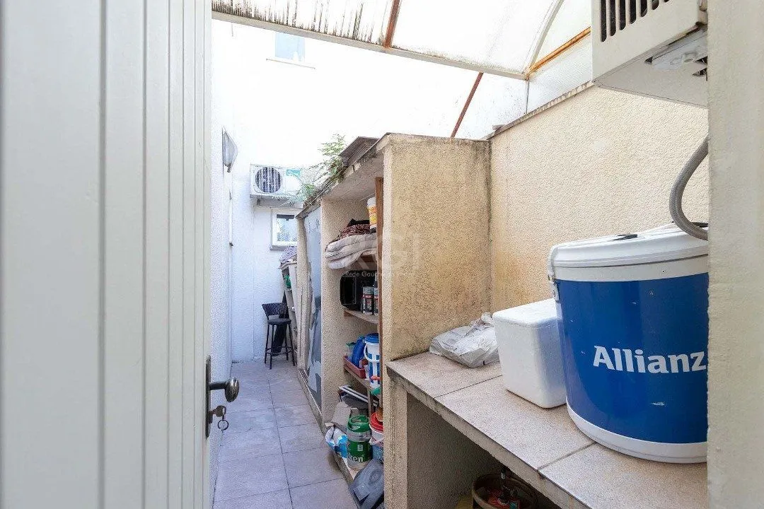 Imagem Casa para Venda com 4 dormitórios no bairro Hípica