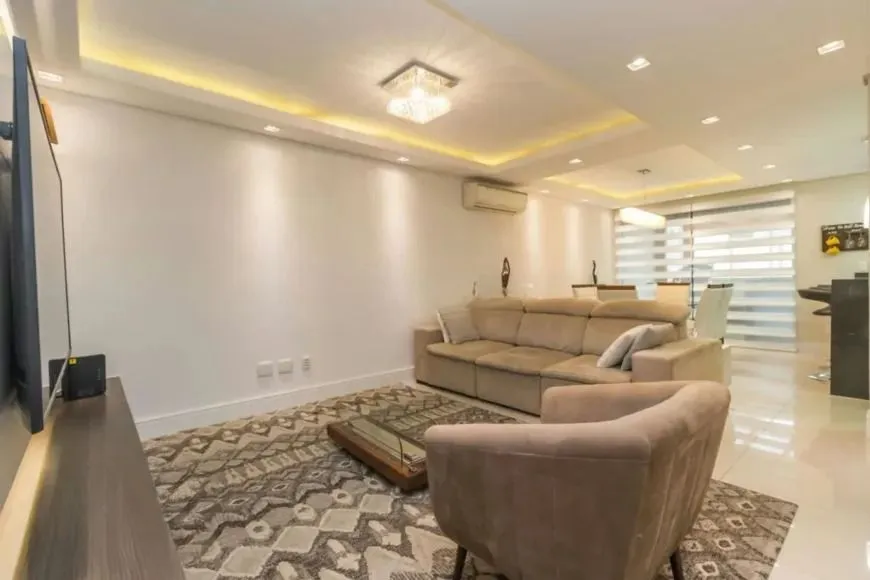 Imagem Casa Seminova 3 Dorm com Pátio e 4 Vagas no Jardim Planalto