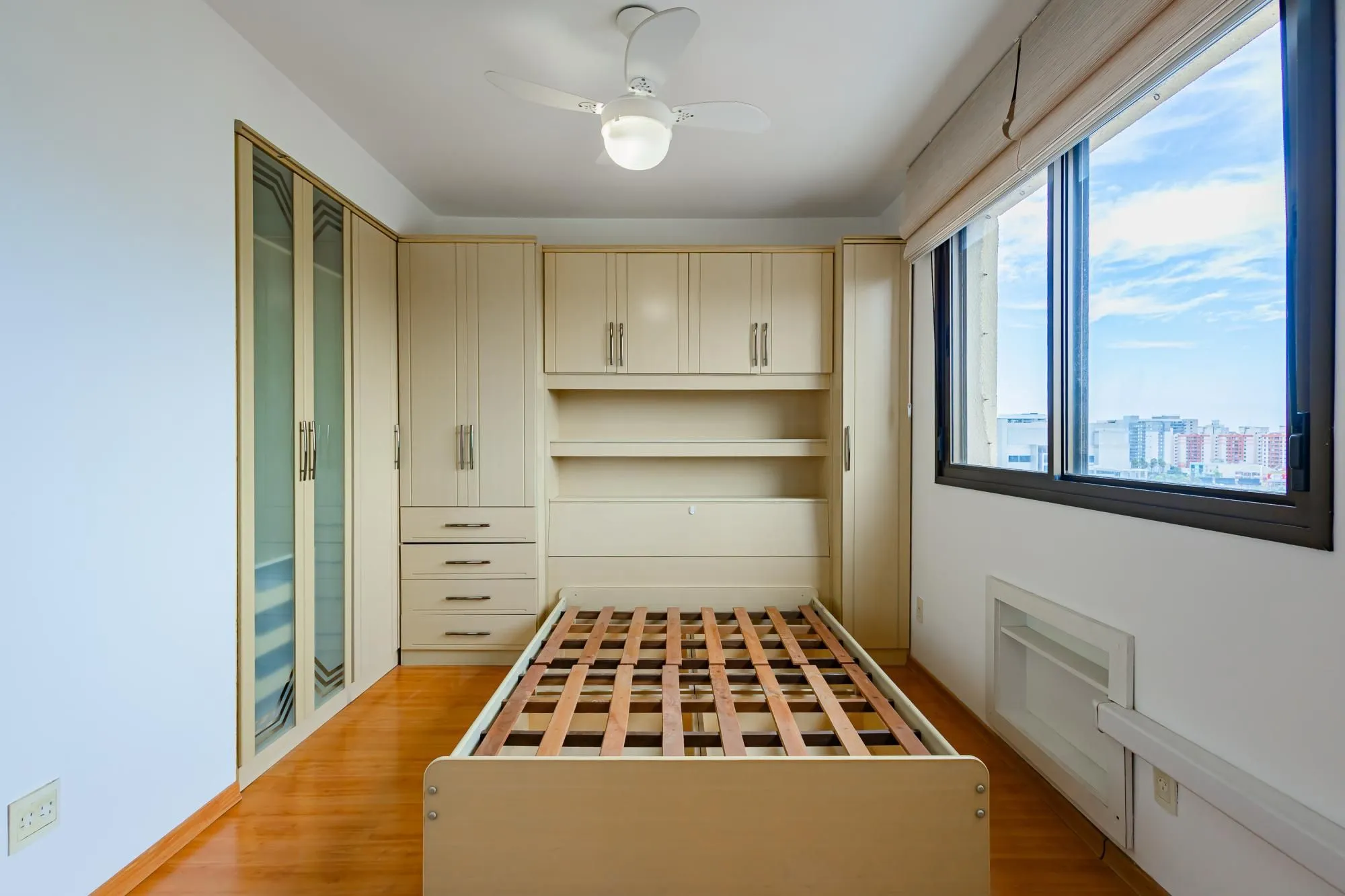 Imagem Colinas Garden Apartamento de 2 Dormitórios com Suíte e 2 Vagas no Bairro Passo d'Areia