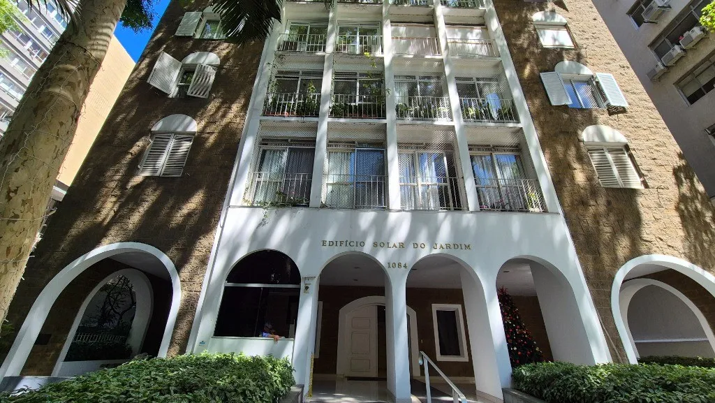 Imagem Imperdível apartamento de luxo em Cerqueira César - 2 quartos, 2 suítes, 3 banheiros, 2 vagas - São Paulo-SP, 143m².