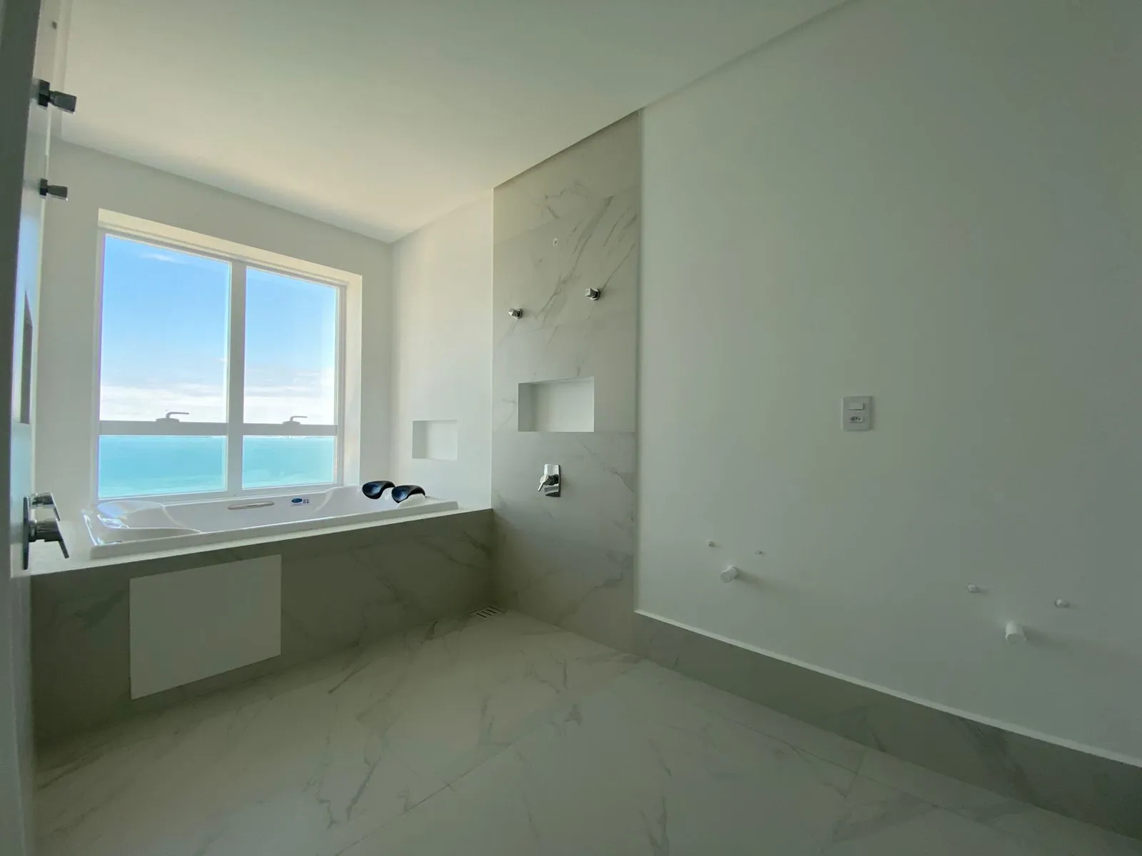 Imagem Apartamento com vista para o mar à venda com 190m2 por R$ 4.800.000,00