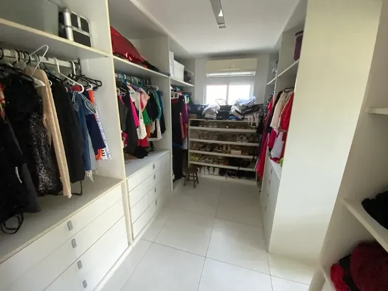 Imagem Casa de Condomínio com 4 Quartos à Venda, 325 m² em De Lourdes - Fortaleza