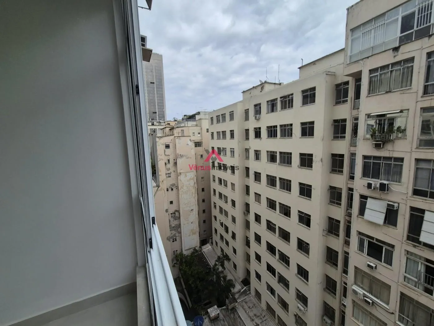 Imagem Apartamento para Venda em Rio de Janeiro, Leme, 2 dormitórios, 1 banheiro, 1 vaga