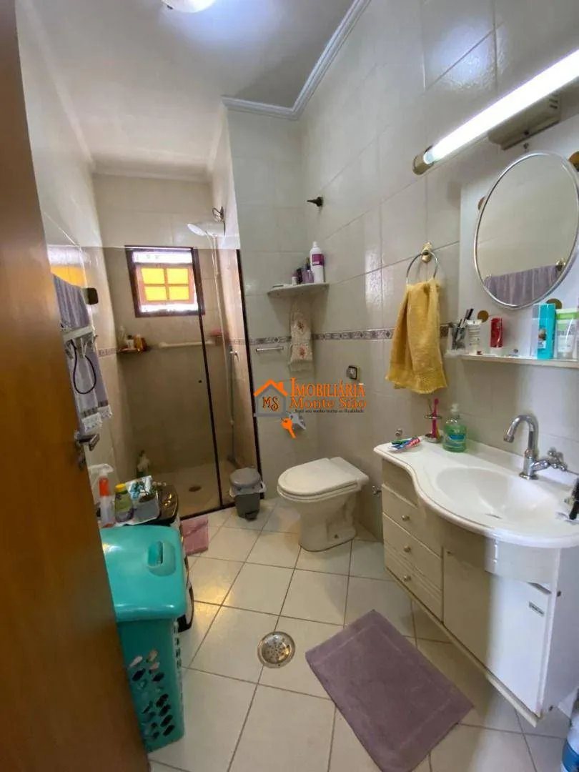 Imagem Sobrado à venda com 125m², 3 quartos, quintal e 3 vagas de garagem - Vila Zanardi, Guarulhos, SP