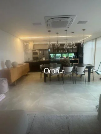 Imagem Sobrado mobiliado com 3 dormitórios à venda, 220 m² por R$ 2.400.000 - Jardins Versalhes - Aparecida de Goiânia/GO