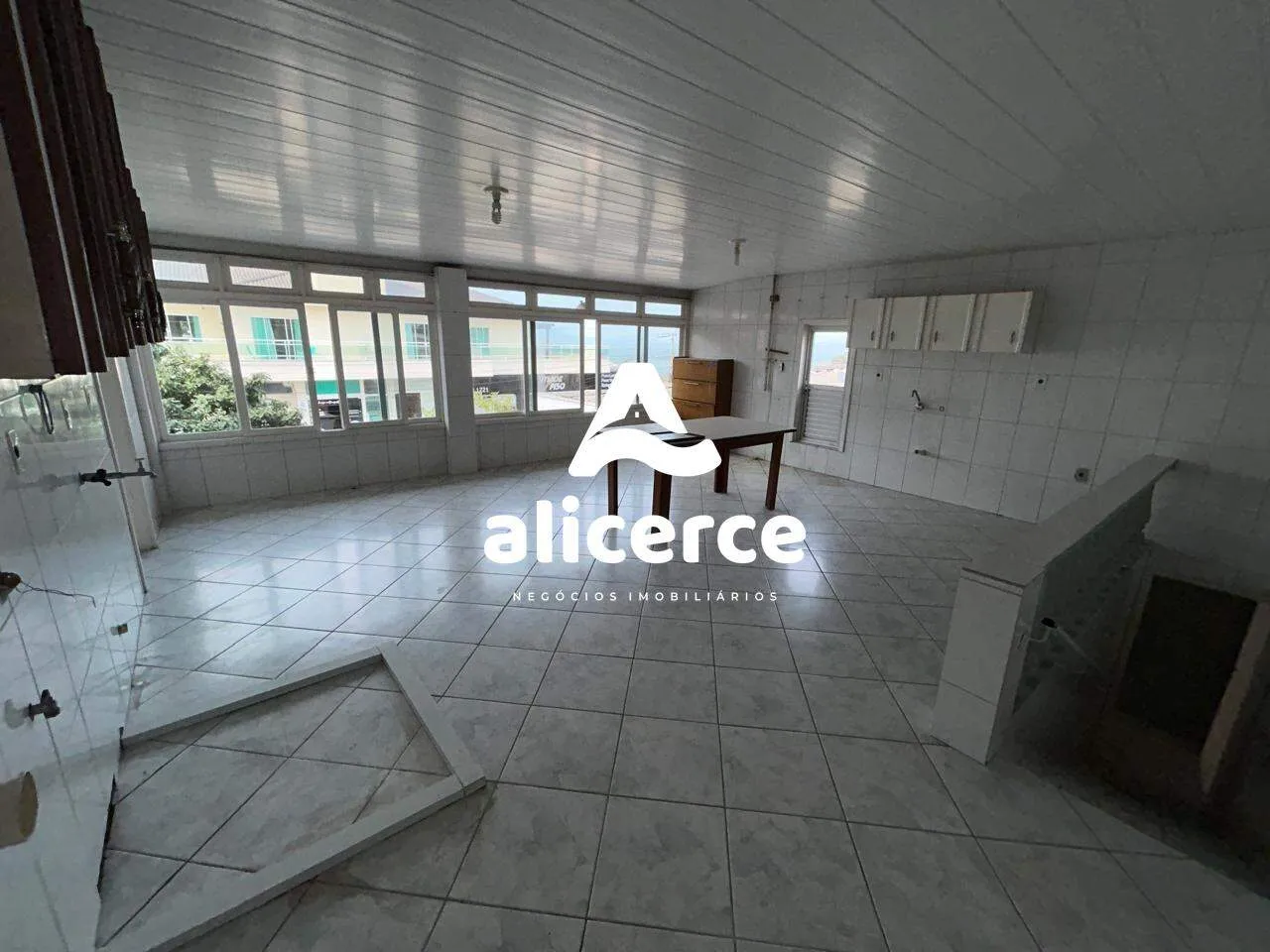 Imagem Casa à venda com 4 quartos 3 suítes, 240m² em Fazenda Santo Antônio São José