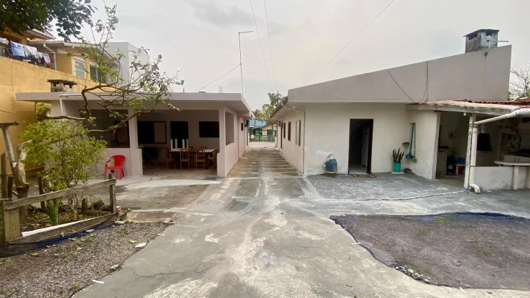 Imagem Conjunto de Casas à Venda ? Excelente Oportunidade Comercial e Residencial em Garopaba-SC!