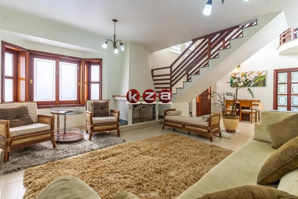 Imagem Casa de Luxo com 5 Quartos e 6 Vagas no Villaggio Capríccio, Louveira-SP: Venda ou Locação!
